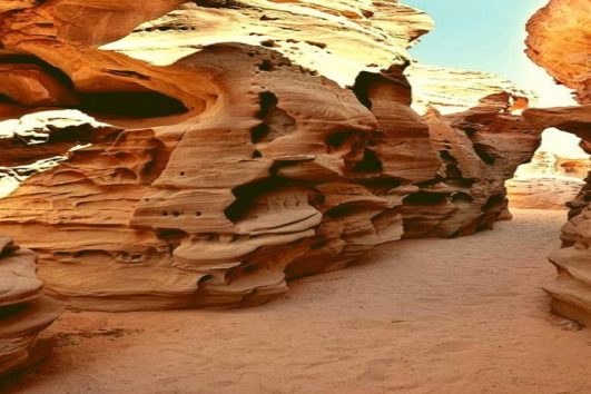 Výlet do barevného kaňonu Salama Barevný kaňon Salama ze Sharm el Sheikh