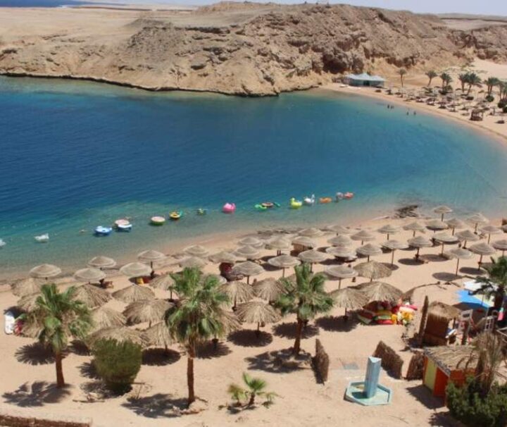 Excursie la Plaja Sharm El Naga & Snorkeling din Hurghada